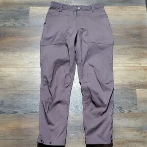 LIVSN Gray Ankle Cropped Pants with Relaxed Fit and Durable Fabric